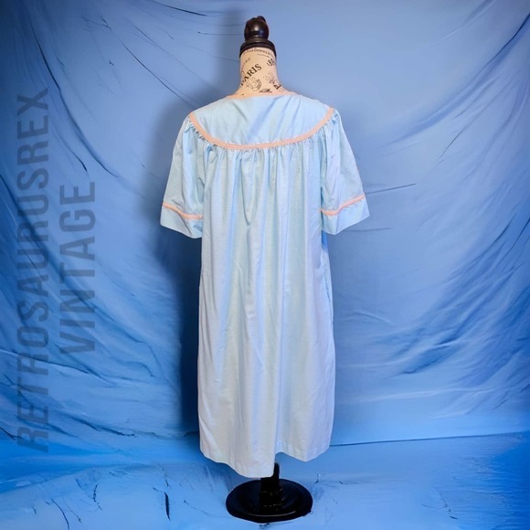 Vintage Nightgown - Picture 7 of 8